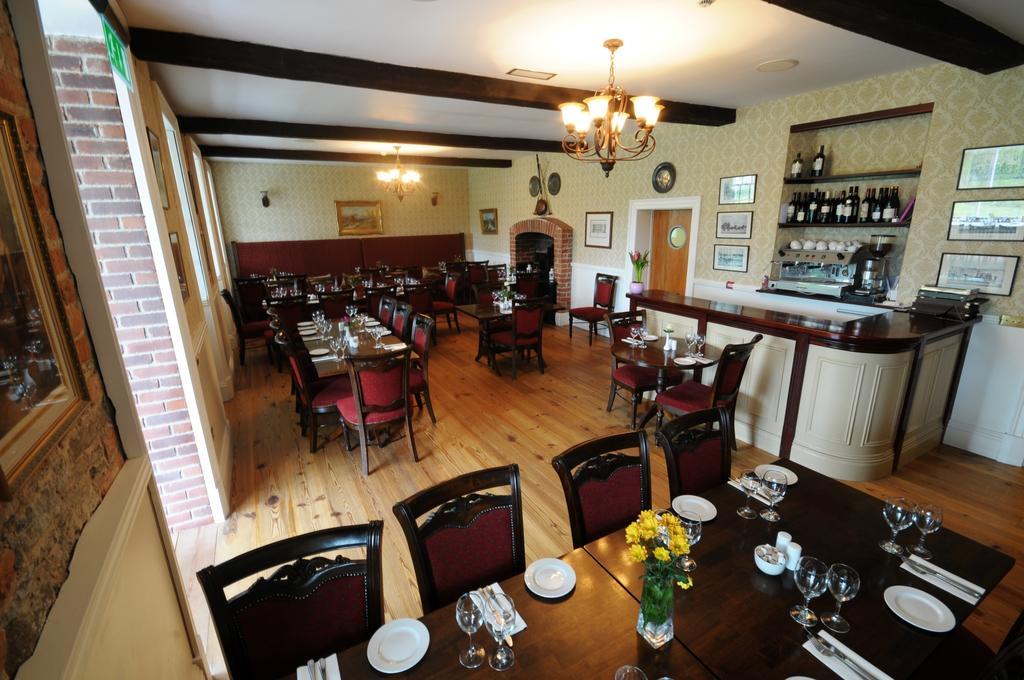 Отель Ashbrook Arms Townhouse And Restaurant Дарроу Экстерьер фото